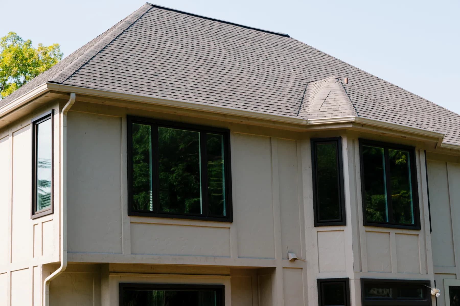 The same bay from the side, under the hip roof