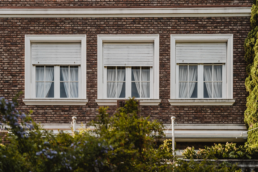 Metal-Siding-on-Brick-Homes